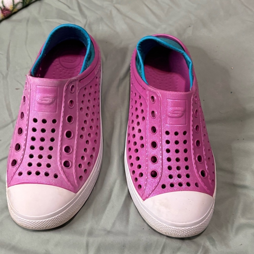 Sketchers - nonslip - lightweight - cushioned insole - pool - sparkly 13